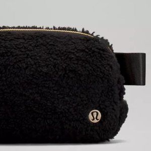 Everywhere Belt Bag 1L Fleece - NEVER WORN, new with tags!